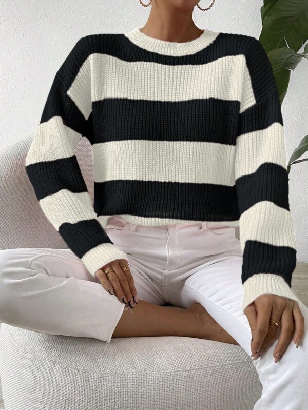 Sweater a Rayas Colorido con Hombros Caídos - Image 3