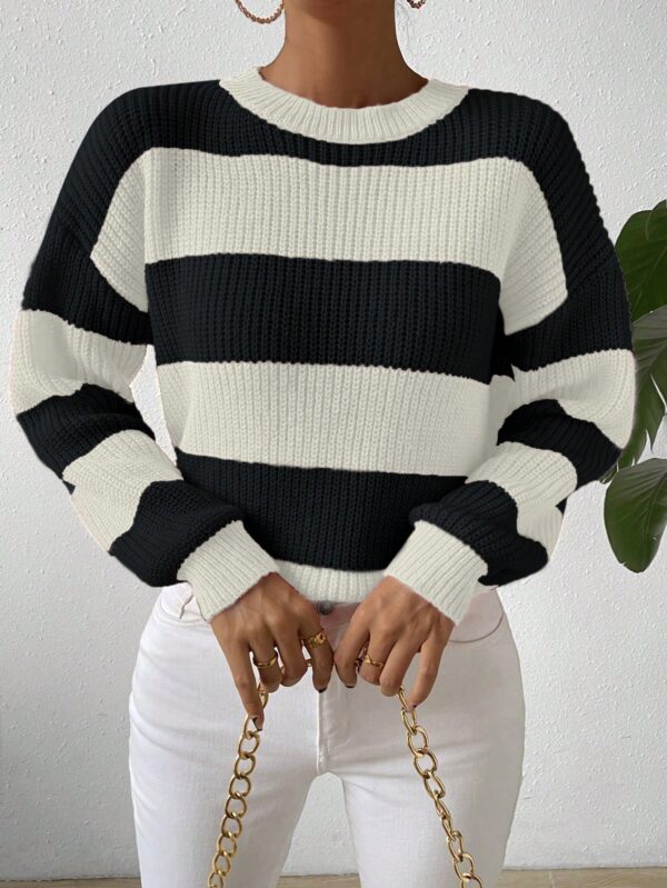 Sweater a Rayas Colorido con Hombros Caídos - Image 4