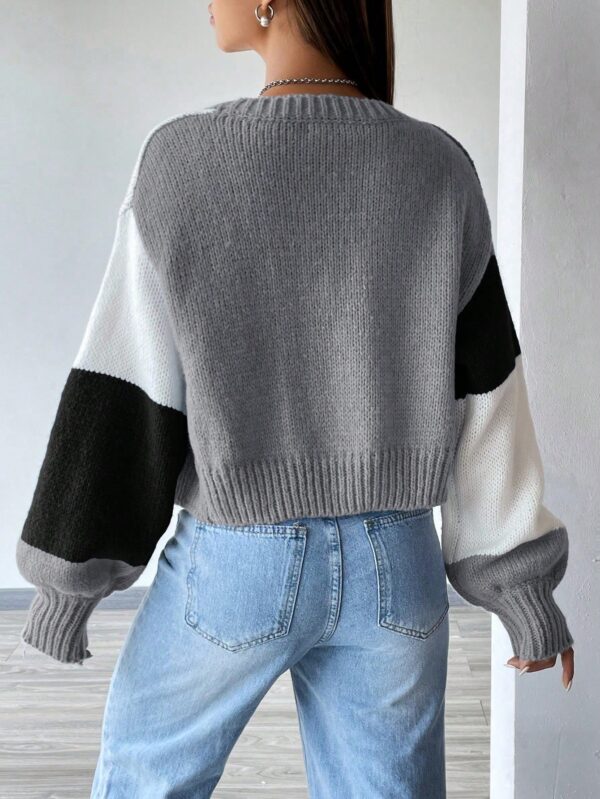 Cardigan Largo con Hombros Caídos y Diseño Colorblock - Image 23