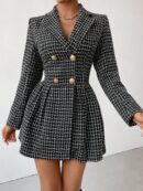 Abrigo Tweed Plisado con Doble Botonadura y Cuello Solapa