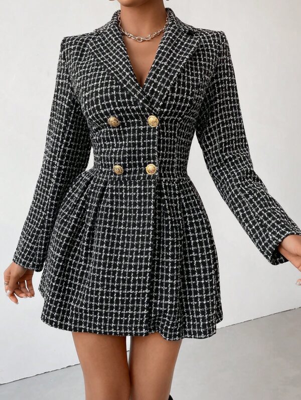 Abrigo Tweed Plisado con Doble Botonadura y Cuello Solapa - Image 10