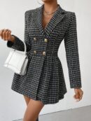 Abrigo Tweed Plisado con Doble Botonadura y Cuello Solapa