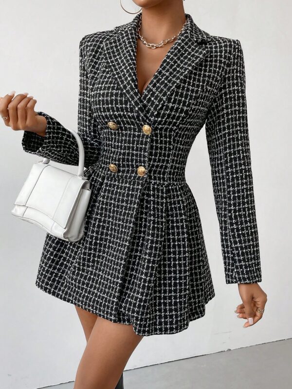 Abrigo Tweed Plisado con Doble Botonadura y Cuello Solapa - Image 12