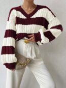 Sweater Oversize Bicolor con Cuello en V y Mangas Caídas