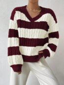 Sweater Oversize Bicolor con Cuello en V y Mangas Caídas