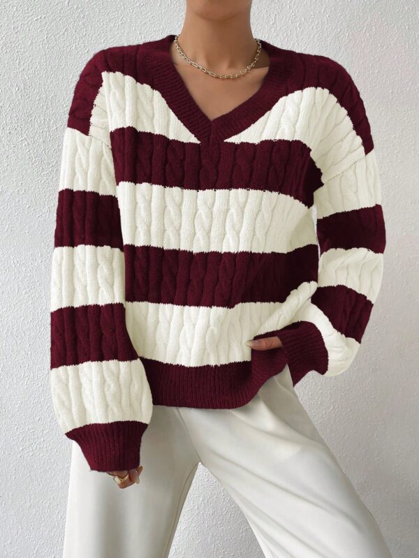 Sweater Oversize Bicolor con Cuello en V y Mangas Caídas - Image 11