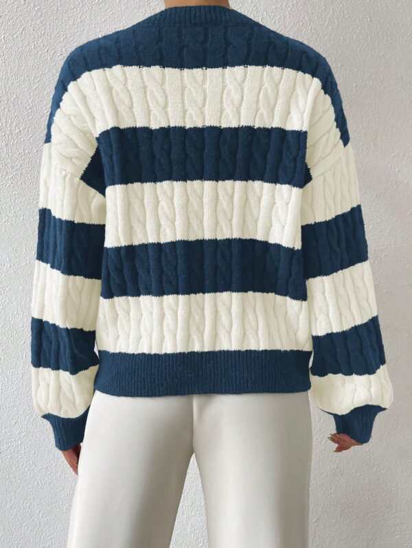 Sweater Oversize Bicolor con Cuello en V y Mangas Caídas - Image 38