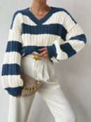 Sweater Oversize Bicolor con Cuello en V y Mangas Caídas