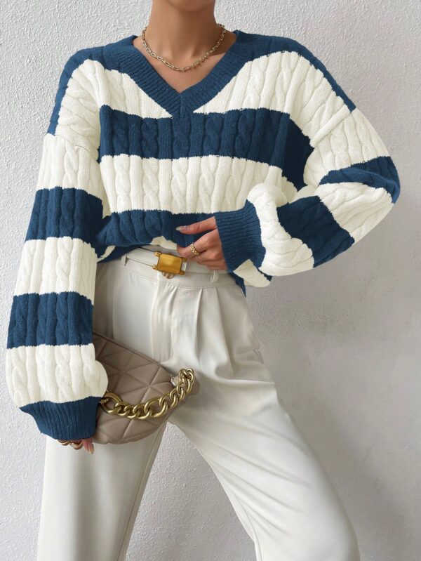 Sweater Oversize Bicolor con Cuello en V y Mangas Caídas - Image 39