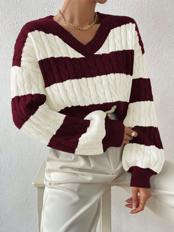 Sweater Oversize Bicolor con Cuello en V y Mangas Caídas - Image 12