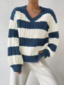 Sweater Oversize Bicolor con Cuello en V y Mangas Caídas