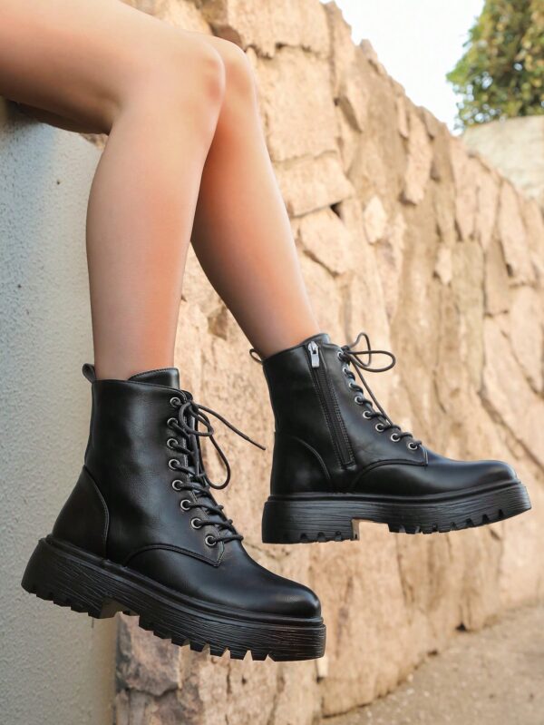 Botas de Cordones con Detalle de Mármol Negro - Image 15