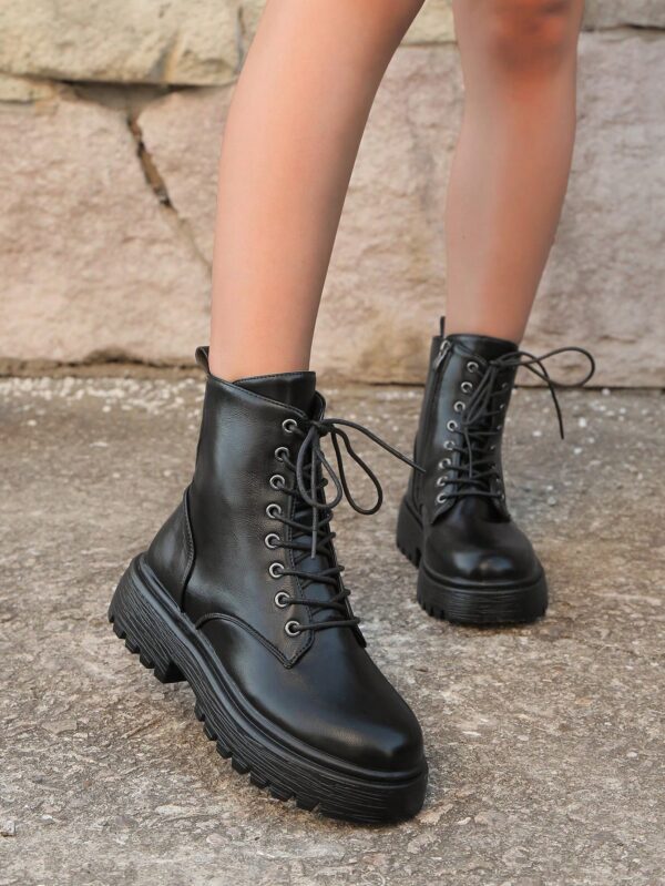 Botas de Cordones con Detalle de Mármol Negro - Image 12