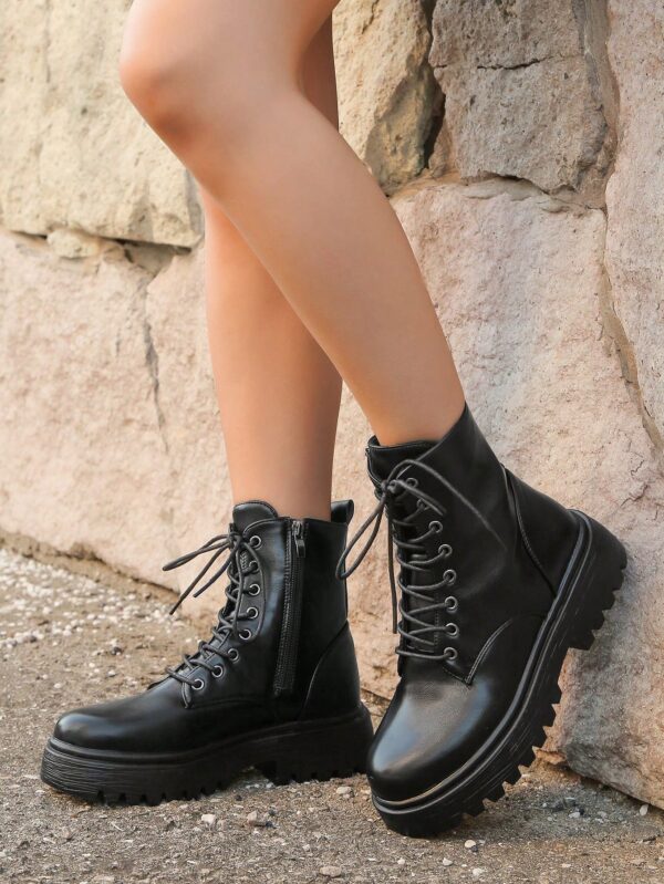 Botas de Cordones con Detalle de Mármol Negro - Image 10