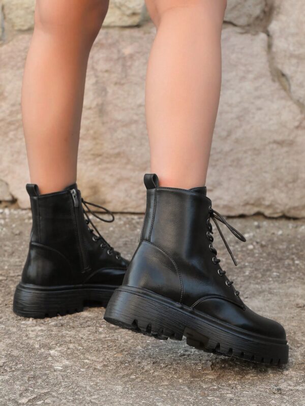 Botas de Cordones con Detalle de Mármol Negro - Image 14