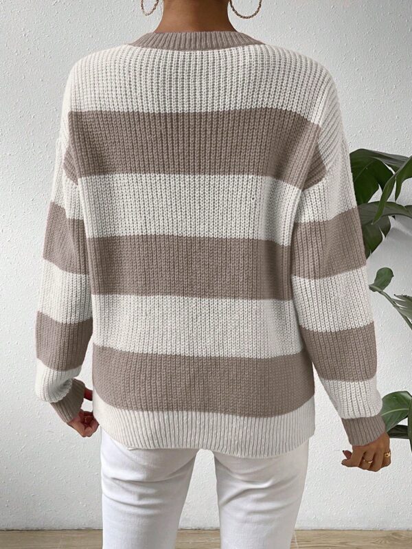 Sweater a Rayas Colorido con Hombros Caídos - Image 8