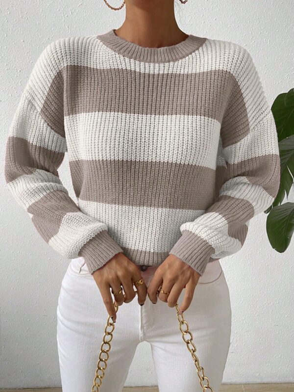 Sweater a Rayas Colorido con Hombros Caídos - Image 9