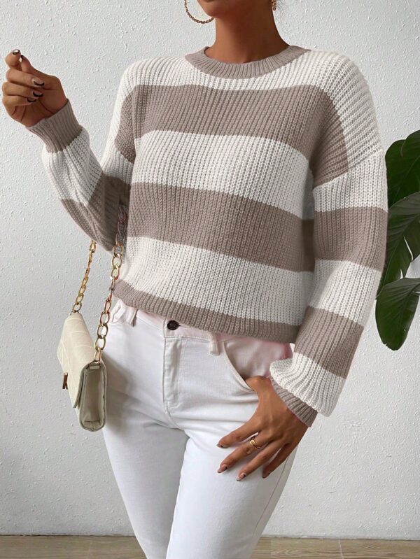 Sweater a Rayas Colorido con Hombros Caídos - Image 11