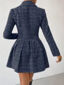 Abrigo Tweed Plisado con Doble Botonadura y Cuello Solapa