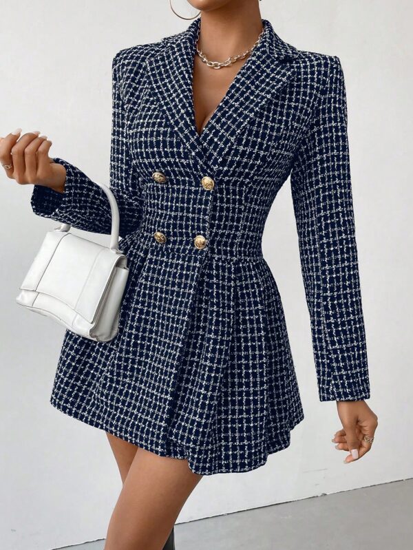 Abrigo Tweed Plisado con Doble Botonadura y Cuello Solapa - Image 6