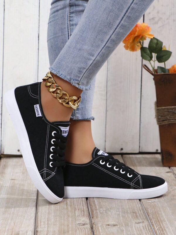 Zapatillas Deportivas de Lona Negra y Blanca, Estilo Universitario - Image 3