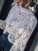 Blusa Elegante de Encaje con Cuello Alto y Manga Larga