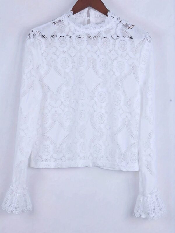 Blusa Elegante de Encaje con Cuello Alto y Manga Larga - Image 8