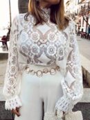Blusa Elegante de Encaje con Cuello Alto y Manga Larga