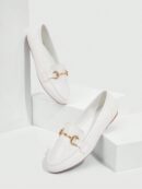 Mocasines de Mujer con Hebilla Metálica y Tacón Plano
