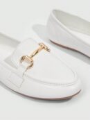 Mocasines de Mujer con Hebilla Metálica y Tacón Plano