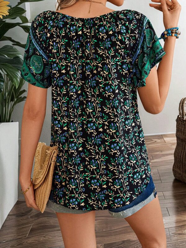 Blusa Floral de Manga Corta con Lazo en el Cuello - Image 17