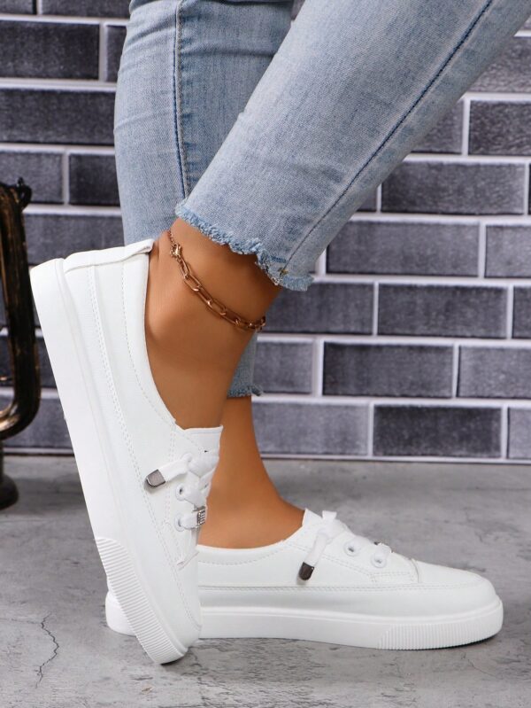 Zapatillas Deportivas Planas de Mujer con Detalles de Strass - Image 9