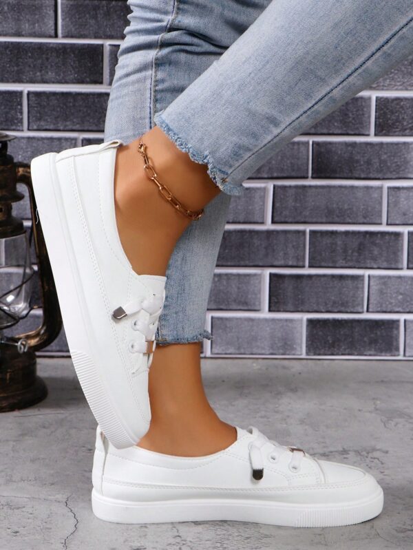 Zapatillas Deportivas Planas de Mujer con Detalles de Strass - Image 5
