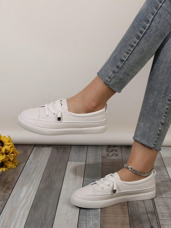 Zapatillas Deportivas Planas de Mujer con Detalles de Strass - Image 17
