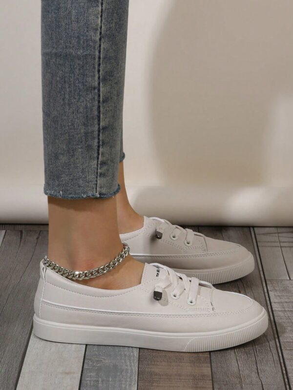 Zapatillas Deportivas Planas de Mujer con Detalles de Strass - Image 18