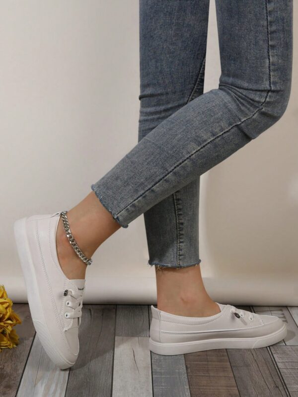 Zapatillas Deportivas Planas de Mujer con Detalles de Strass - Image 19