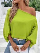 Blusa Asimétrica con Manga Murciélago y Hombro Descubierto
