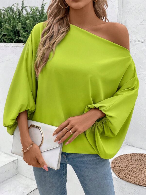 Blusa Asimétrica con Manga Murciélago y Hombro Descubierto - Image 19
