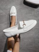 Mocasines de Mujer con Hebilla Metálica y Tacón Plano