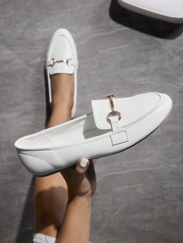Mocasines de Mujer con Hebilla Metálica y Tacón Plano - Image 30