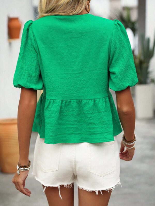 Blusa Casual de Cuello Redondo con Volantes y Manga Corta - Image 23