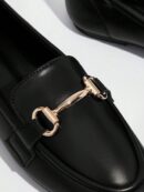 Mocasines de Mujer con Hebilla Metálica y Tacón Plano