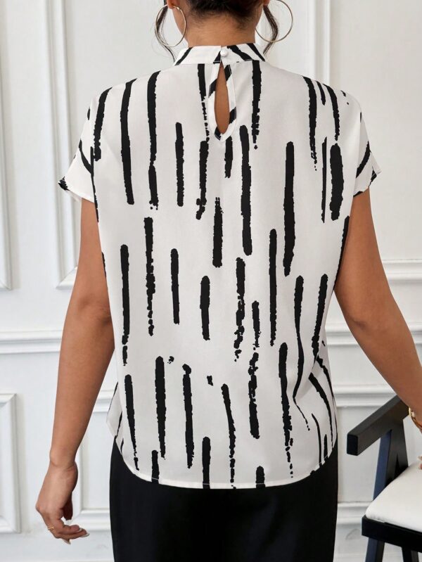 Blusa Verano Estampada con Cuello Mao y Mangas Cortas - Image 16