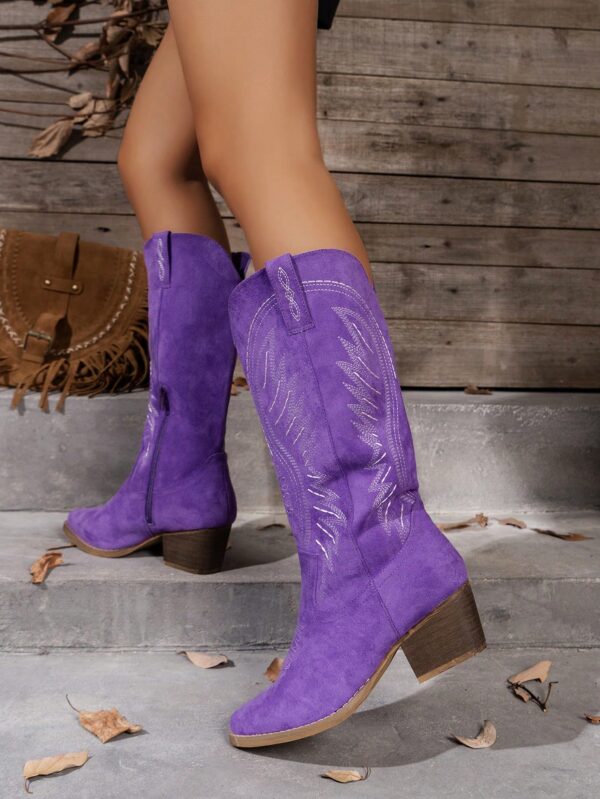 Botas de Tacón Cuña Bordadas con Cierre Lateral - Image 10