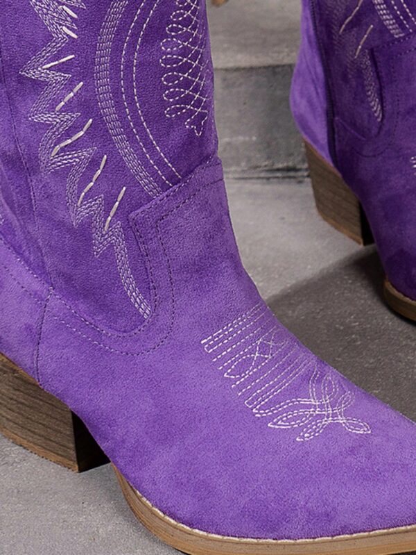Botas de Tacón Cuña Bordadas con Cierre Lateral - Image 12