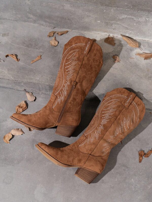 Botas de Tacón Cuña Bordadas con Cierre Lateral - Image 17