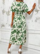 Vestido Largo Elegante de Estampado Tropical con Escote en V y Volantes