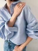 Blusa a Rayas con Botones y Hombros Caídos