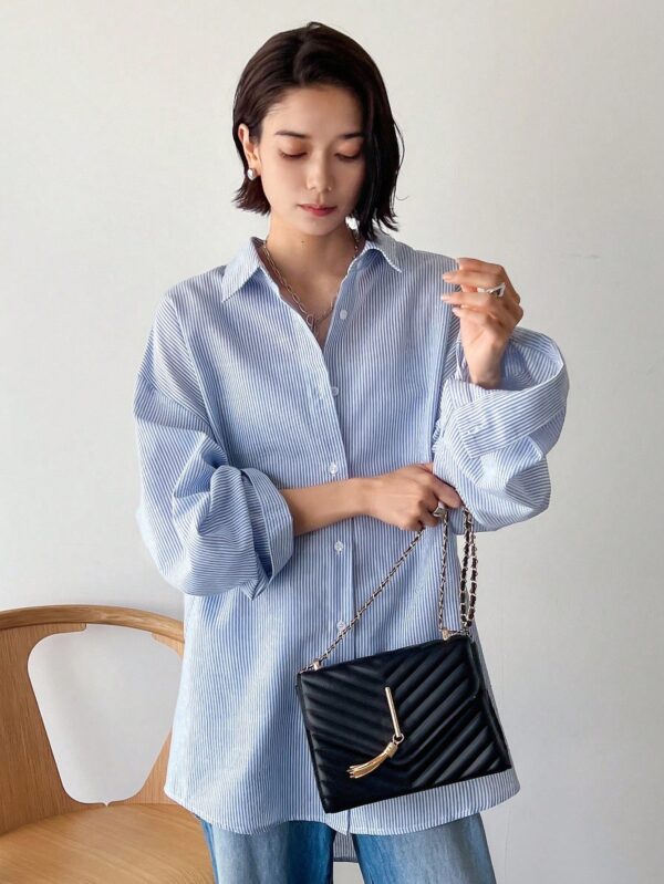 Blusa a Rayas con Botones y Hombros Caídos - Image 5