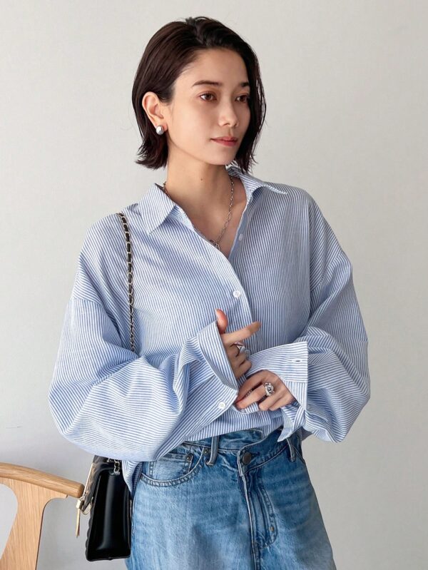 Blusa a Rayas con Botones y Hombros Caídos - Image 6